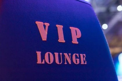 V.I.P. Lounge™ Curve 1.43 | NOVOMATIC