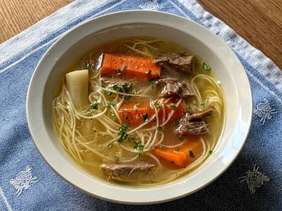 Beef consommé (Marhahúsleves)
