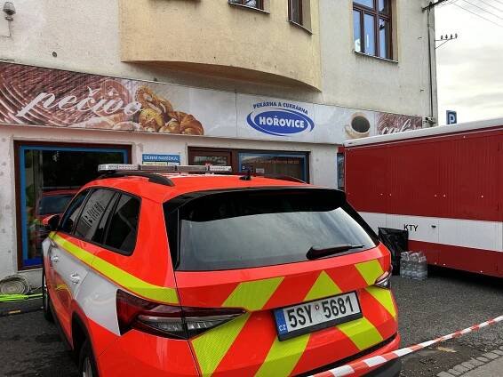Denní světlo odhalilo zkázu pekárny v Berouně. Příčina požáru se vyšetřuje