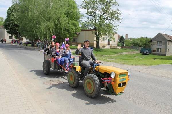 2 ročník " RETRO 1. MÁJ - Oficiální stránky obce Libkovice pod Řípem