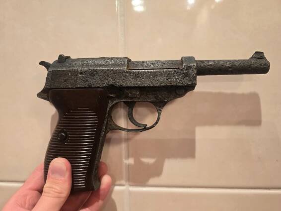 P38 WALTHER krásné kopané Torzo, nefunkční!