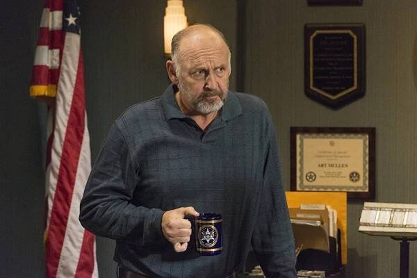 Strážce pořádku - Alive Day - Z filmu - Nick Searcy