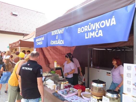 Borovany voněly po borůvkách. Omamné aroma přilákalo tisíce milovníků ovoce