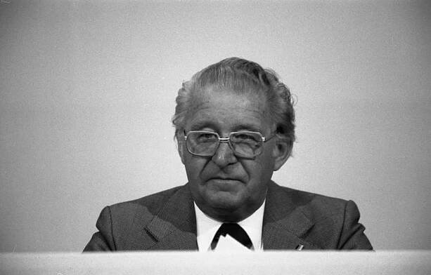 Adolf Müller (politician, born 1916) - Wikipedia