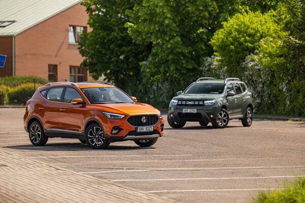 Má se Dacia začít bát? Bestseller Duster proti čínskému vyzyvateli MG ZS v souboji dostupných SUV