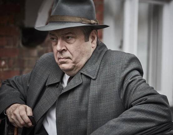Endeavour - Múza - Z filmu - Roger Allam