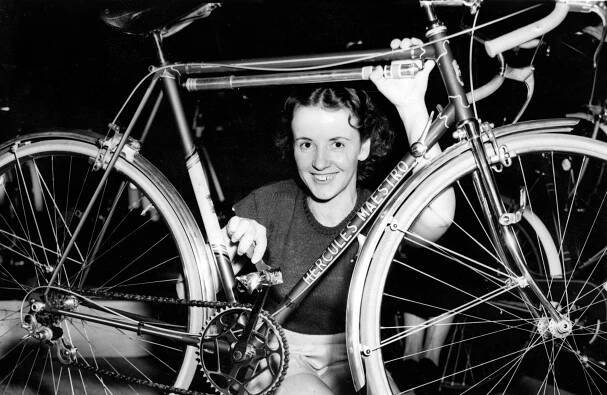 Eileen Sheridan, Who Dominated Cycling in Postwar Britain, Dies at 99