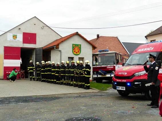 Hasiči obce Bělkovice-Lašťany mají nový dopravní automobil, Iveco nahradilo Avii Furgon | POŽÁRY.cz - ohnisko žhavých zpráv
