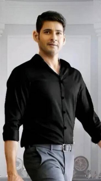 Mahesh Babu slays in black