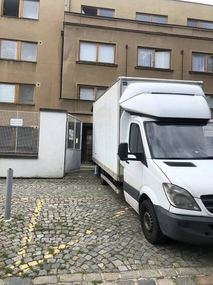 Praha stěhuje | Galerie | Jsme profíci ve stěhování, vyklízení a řemeslných pracích, usnadníme Váš přechod na nové místo