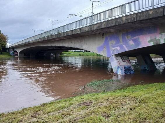 VIDEO, FOTO: Labe v Hradci stoupá, situace zatím není nijak dramatická