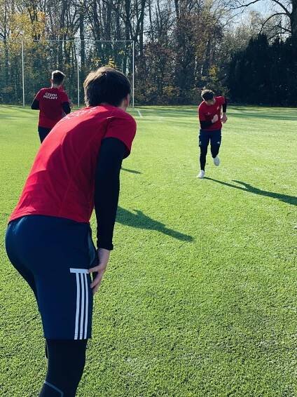 U18: Kluci dřeli v Nymburce, holky letí do Španělska. – Pozemní Hokej