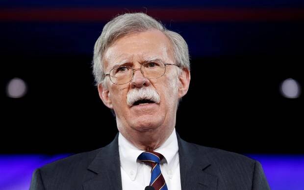 Trestní soud v Haagu je nelegitimní a nebezpečný, prohlásil Trumpův poradce Bolton