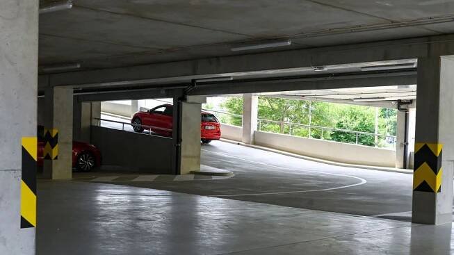 Na Jižním Městě vyroste parkovací dům za 660 mega. V parku na střeše se budou moci procházet senioři