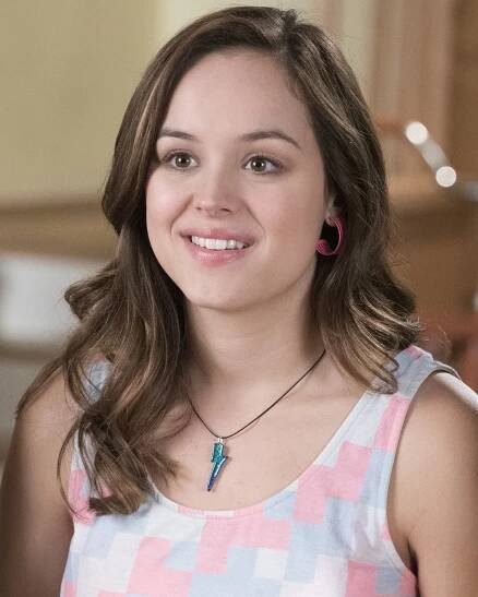 Goldbergovi - Bohemian Rap City - Z filmu - Hayley Orrantia