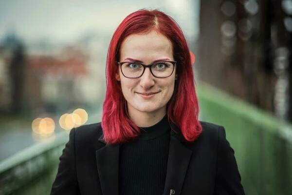 Pirátka Gregorová radí seniorům: Nenechte se oklamat, takto poznáte internetové lži