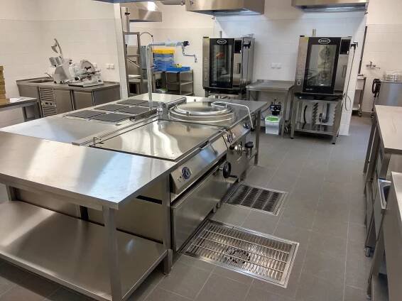 TREFA : Gastronomická zařízení - Reference, projekce, prodej vybavení pro gastronomické provozy Hradec Králové, kuchyně