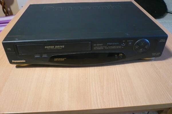 VHS přehrávač Panasonic NV-SD407 retro