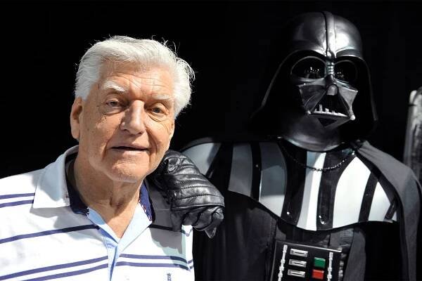 David Prowse, the British actor behind the menacing black mask of Star Wars villain Darth Vader, died aged 85.