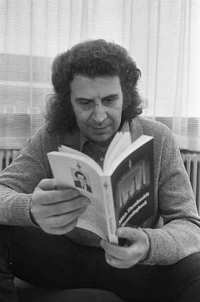 Category:Mikis Theodorakis - Wikimedia Commons