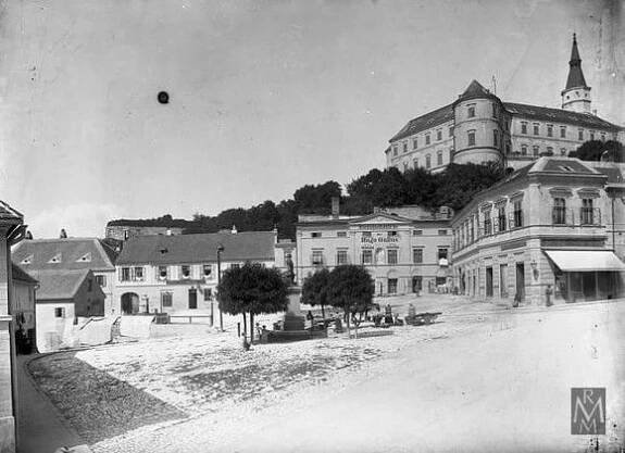 NA DOBYTČÍM TRHU - stylové ubytování v centru Mikulova s nádechem historie - apartmán
