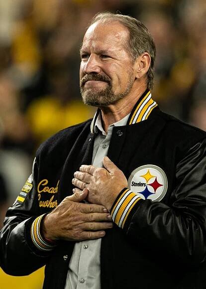 Former Steelers head coach Bill Cowher looks on during a game between the Cincinnati Bengals and the Pittsburgh Steelers on Sept. 30, 2019 at Heinz Field in Pittsburgh, PA. 