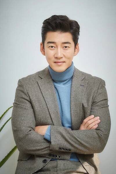 Yoon Kye-Sang-1979-p1.jpg