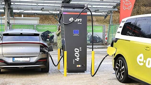 Nejrychlejší dobíjecí stanici na Moravě umístila firma E.ON Drive Infrastructure před nákupní centrum Futurum na okraji Brna.