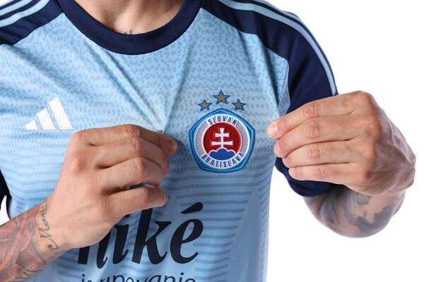 ŠK Slovan Bratislava s novými dresmi s unikátnym prvkom