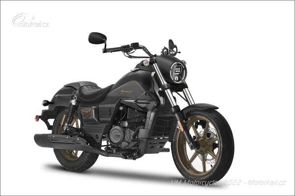 Keeway V302 C vs. UM Renegade Freedom 300: Harleye pro juniory | Motorkáři.cz