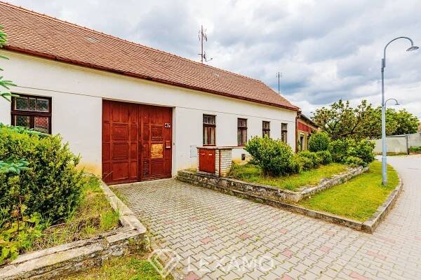 Prodej rodinného domu s pozemkem a stodolou: Únanov u Znojma (1 398 m2)