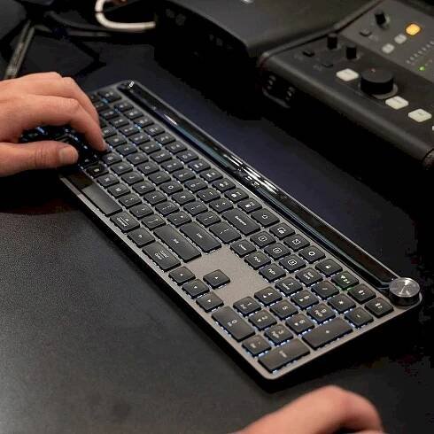 JLab EPIC bezdrátová klávesnice (CZ) černá - Smarty.cz
