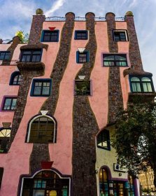 Review ArtHotel Magdeburg: Hundertwasser Architecture in Germany! || The Travel Tester