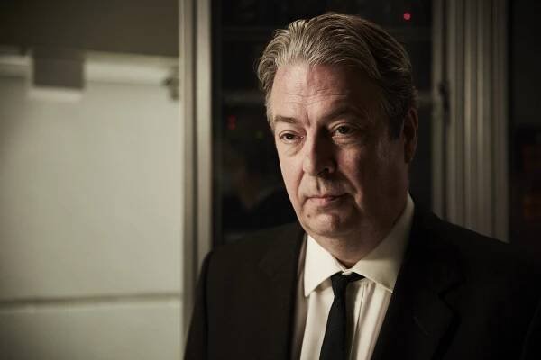 Endeavour - Apollo - Z filmu - Roger Allam