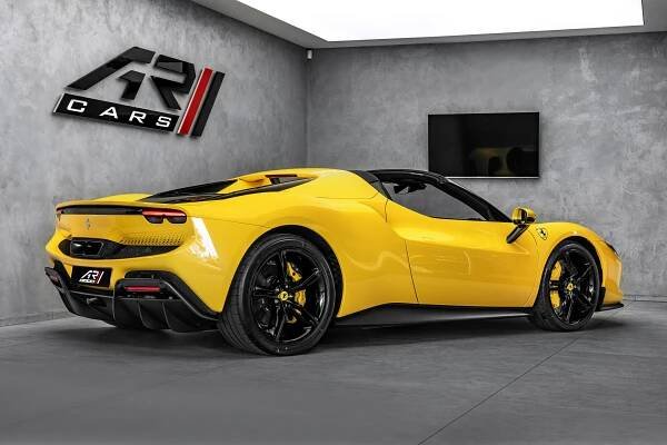 Ferrari 296 GTS LIFT, ALCANTARA, TWO-TONE BODYWORK
