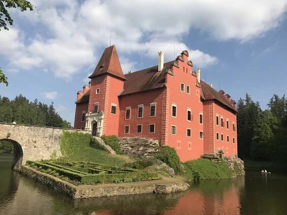 Výlet s prima programem: zámek Červená Lhota, Jindřichův Hradec i depo úzkokolejky