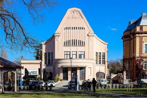 Soubor:Cinema Urania Osijek.jpg