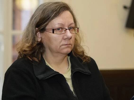 Sňatkový podvodník na ženě vylákal 110 milionů. Milovala jsem ho, vypověděla