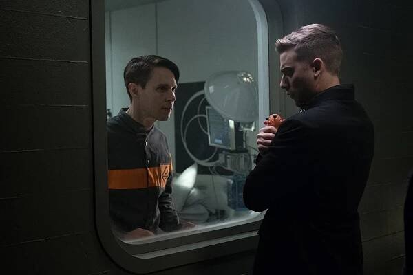 Dirk Gently's Holistic Detective Agency - Season 2 - Space Rabbit - Z filmu - Samuel Barnett, Dustin Milligan
