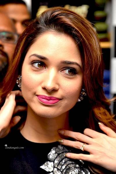 Tamanna Bhatia – the navel queen – IndianGalz