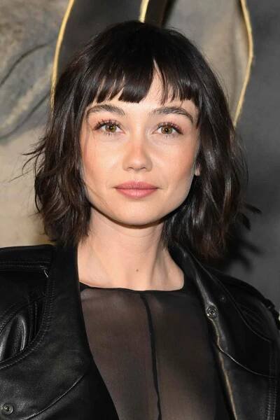 Sydney Chandler Choppy Bob Haircut Ideas