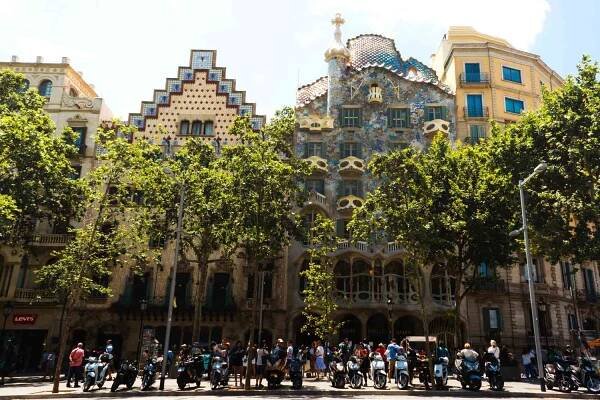 Casa Batlo and the surrounding gaudi buildings