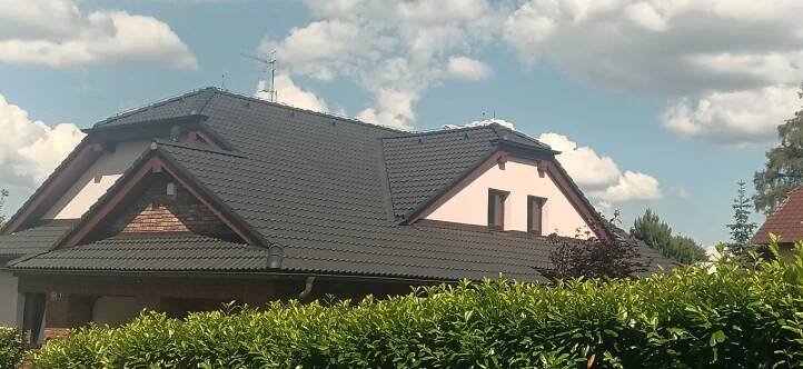 ČIŠTĚNÍ A RENOVACE STŘECH | Renovační nátěry čistění střechy
