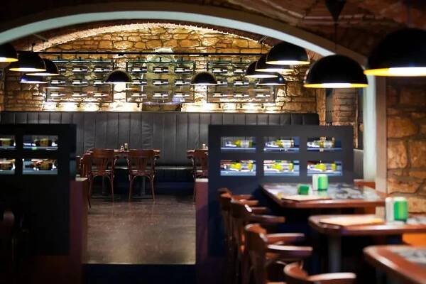 Restaurace a bary