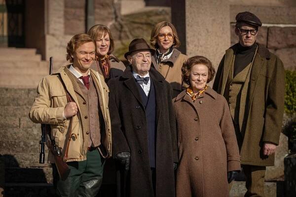 Jakob Oftebro, Julia Marko-Nord, Lars Lind, Malin Crépin, Irene Lindh, Iggy Malmborg - Stenbeck - Det andra landet - Z filmu