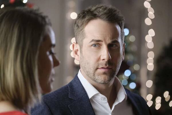 Nelíbej muže ve vánočním svetru - Z filmu - Niall Matter