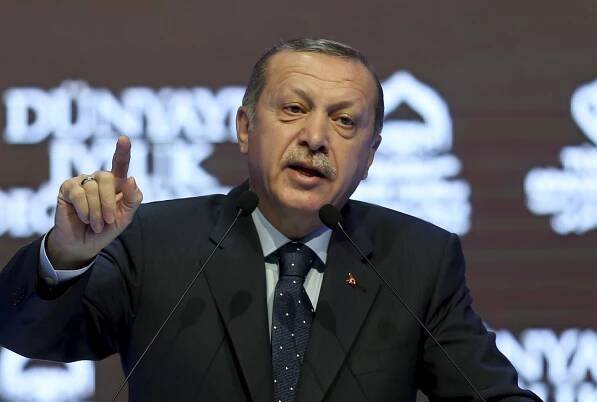 Turecký prezident Erdogan má veľký problém s cibuľou. A nie je to vtip