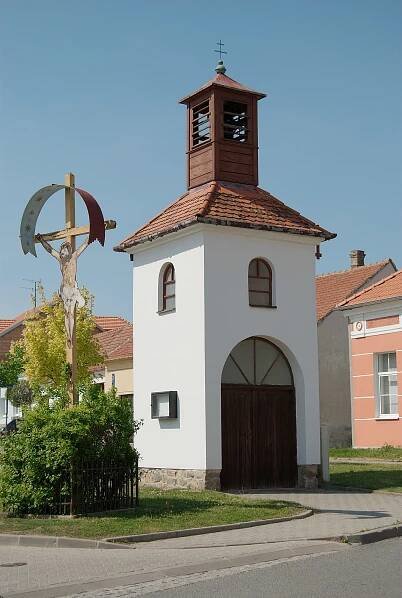 Soubor:Brno-Jehnice - zvonice na Náměstí 3. května.jpg – Wikipedie