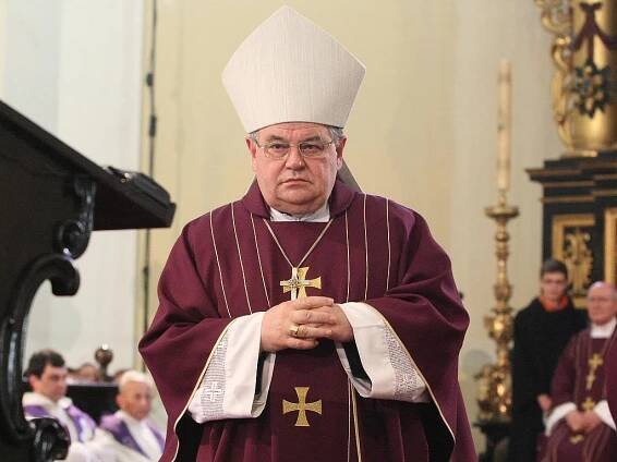 Lidé se loučili s emeritním biskupem Kouklem