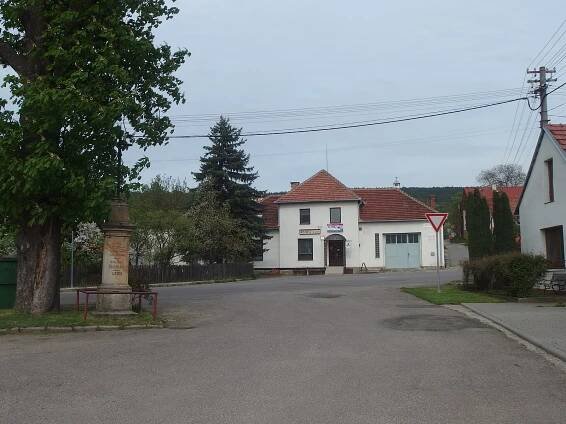 Soubor:Krhov (Bojkovice), náves.JPG